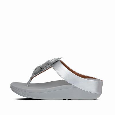 Fitflop Women's FINO Leaf Metallic Leather Toe-Thongs Sandals - Silver, FD9073268